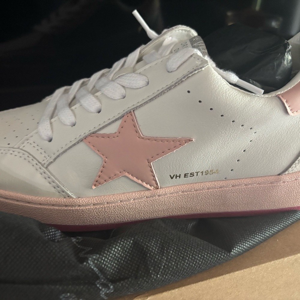 Vintage Havana Women's Sneakers - White and Pink